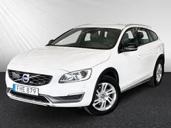Vit Begagnad 2016 Volvo V60 CC Summum Kombi | 159 800 kr (Marknadspris)