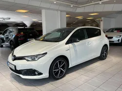 Vit Begagnad 2017 Toyota Auris Hybrid Comfort Halvkombi | 134 900 kr (Marknadspris)