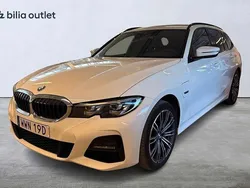 Vit Begagnad 2022 BMW 330e M Sport Kombi | 359 900 kr (Marknadspris)