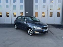 Mörkgrå (grå) Begagnad 2012 Skoda Fabia Elegance Halvkombi | 49 900 kr (Marknadspris)