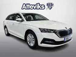 Vit Begagnad 2023 Skoda Octavia Ambition Kombi | 279 900 kr (Marknadspris)