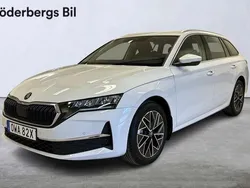 Vit Ny 2024 Skoda Octavia Selection Kombi | 373 400 kr (Marknadspris)