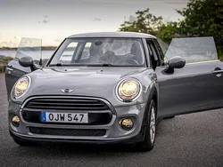 Grå Begagnad 2017 Mini ONE Pepper Halvkombi | 124 000 kr (Marknadspris)