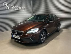 Brun Begagnad 2017 Volvo V40 CC Momentum Kombi | 158 500 kr (Marknadspris)