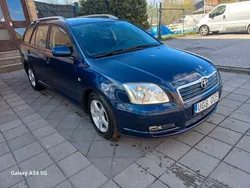 Mörkblå (blå) Begagnad 2003 Toyota Avensis Kombi | 21 000 kr (Bra pris)