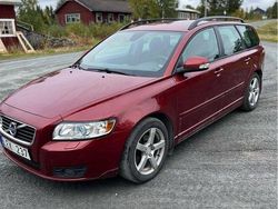 Röd Begagnad 2011 Volvo V50 Momentum Kombi | 45 000 kr (Marknadspris)