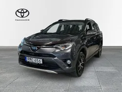 Mörkgrå Begagnad 2016 Toyota RAV4 Hybrid Active SUV | 229 900 kr (Marknadspris)