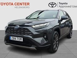 Mörkgrå (grå) Begagnad 2023 Toyota RAV4 Hybrid Executive SUV | 419 900 kr (Marknadspris)