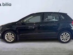 Svart Begagnad 2015 VW Polo Halvkombi | 129 900 kr (Marknadspris)