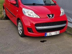 Röd Begagnad 2011 Peugeot 107 Halvkombi | 28 000 kr (Marknadspris)