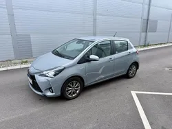 Grå Begagnad 2018 Toyota Yaris Hybrid Halvkombi | 134 500 kr (Bra pris)