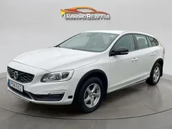 Vit Begagnad 2017 Volvo V60 CC Momentum Kombi | 168 900 kr (Bra pris)
