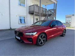 Röd Begagnad 2020 Volvo S60 R-Design Sedan | 304 900 kr (Marknadspris)