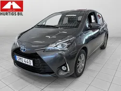 Mörkgrå Begagnad 2017 Toyota Yaris Hybrid Active Halvkombi | 149 900 kr (Marknadspris)