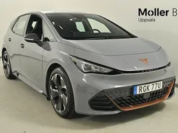 Ljusgrå (vapor grey) Begagnad 2024 Cupra Born e-Boost Halvkombi | 324 900 kr (Marknadspris)