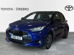 Blå Begagnad 2024 Toyota Yaris Hybrid Style Halvkombi | 288 900 kr (Marknadspris)