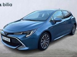 Blå Begagnad 2020 Toyota Corolla Hybrid Executive Halvkombi | 249 900 kr (Marknadspris)