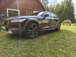 Svart Begagnad 2018 Volvo V90 CC Kinetic Kombi | 211 000 kr (Marknadspris)