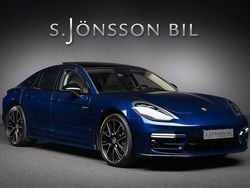 Mörkblå (gentian blue metallic) Begagnad 2021 Porsche Panamera 4 Sedan | 799 000 kr (Marknadspris)