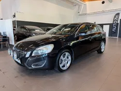 Svart Begagnad 2012 Volvo V60 Momentum Kombi | 99 900 kr (Bra pris)