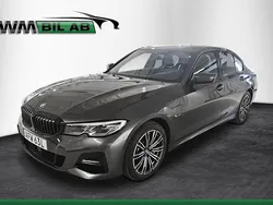 Grå ( mineralgrau metallic) Begagnad 2021 BMW 330e M Sport Sedan | 409 000 kr (Lite dyr)