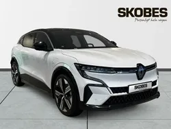 Vit Begagnad 2024 Renault Mégane Iconic Halvkombi | 359 900 kr (Marknadspris)