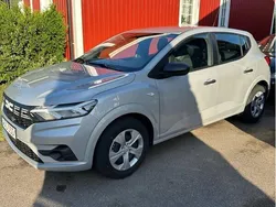 Grå Begagnad 2023 Dacia Sandero Halvkombi | 160 000 kr (Marknadspris)
