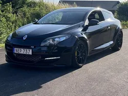 Svart Begagnad 2013 Renault Mégane Coupé R.S. Sportkupé | 220 000 kr