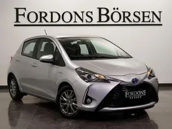 Begagnad 2017 Toyota Yaris Hybrid Halvkombi | 149 000 kr (Bra pris)