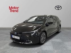 Mörkbrun (brun) Begagnad 2024 Toyota Corolla Style Kombi | 304 900 kr (Marknadspris)