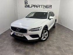 Vit Begagnad 2019 Volvo V60 CC Momentum Kombi | 245 000 kr (Marknadspris)
