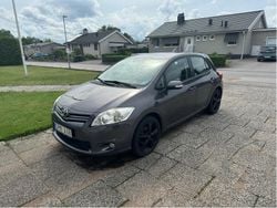 Grå Begagnad 2011 Toyota Auris Plus Halvkombi | 72 900 kr (Marknadspris)