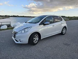 Vit Begagnad 2014 Peugeot 208 Halvkombi | 62 000 kr (Marknadspris)