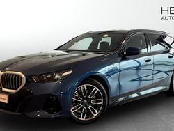 Blå (blue) Begagnad 2025 BMW 530e M Sport Kombi | 648 700 kr (Bra pris)