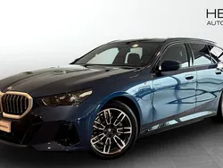 Blå (blue) Begagnad 2025 BMW 530e M Sport Kombi | 648 700 kr (Bra pris)