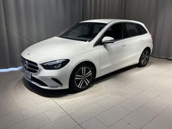Vit Begagnad 2022 Mercedes 200 Halvkombi | 233 900 kr
