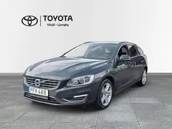 Grå Begagnad 2017 Volvo V60 Momentum Kombi | 149 000 kr (Marknadspris)