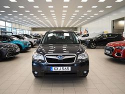 Mörkgrå (gråmetallic) Begagnad 2015 Subaru Forester SUV | 169 900 kr (Lite dyr)