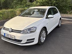 Vit Begagnad 2014 VW Golf VII Halvkombi | 105 000 kr (Lite dyr)