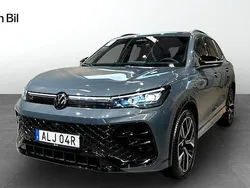 Mörkgrå Begagnad 2025 VW Tiguan R-line SUV | 559 900 kr