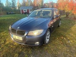 Blå Begagnad 2011 BMW 320 Kombi | 70 000 kr (Marknadspris)