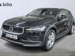 Svart Begagnad 2019 Volvo V60 CC SE Kombi | 319 000 kr (Marknadspris)