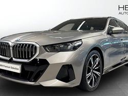 Grå (grey) Begagnad 2025 BMW 520 Comfort Edition Kombi | 589 700 kr (Marknadspris)