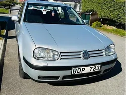 Grå Begagnad 2000 VW Golf IV Trendline Halvkombi | 14 500 kr (Marknadspris)