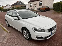 Vit Begagnad 2017 Volvo V60 Momentum Kombi | 119 000 kr (Bra pris)