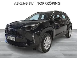 Svart Begagnad 2023 Toyota Yaris Cross Active SUV | 294 000 kr (Marknadspris)