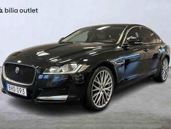 Svart Begagnad 2017 Jaguar XF Sedan | 199 900 kr