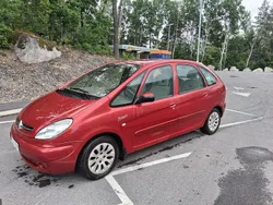 Röd Begagnad 2003 Citroën Xsara Picasso Minibuss | 16 500 kr (Marknadspris)