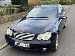 Svart Begagnad 2006 Mercedes C180 Classic Sedan | 37 900 kr (Marknadspris)