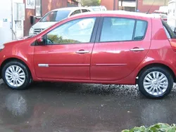 Röd Begagnad 2011 Renault Clio R.S. Halvkombi | 40 900 kr (Marknadspris)